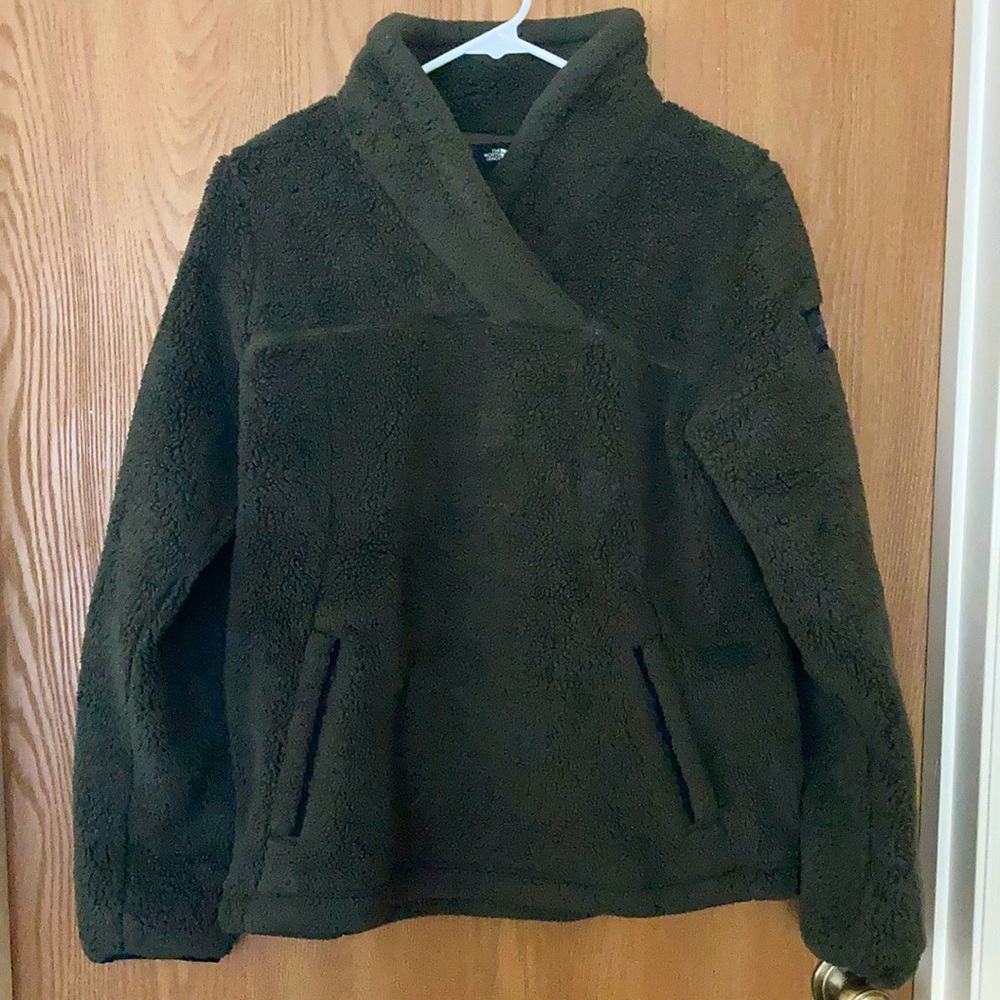 Women’s North Face fleece pullover jacket